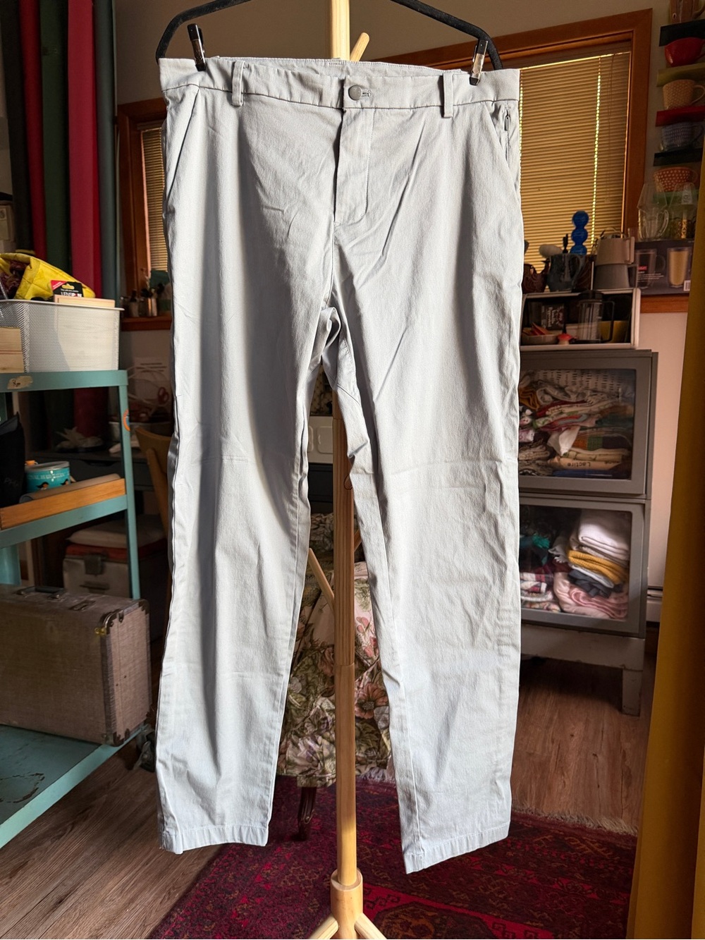Lululemon light gray brushed fabric slacks size 34